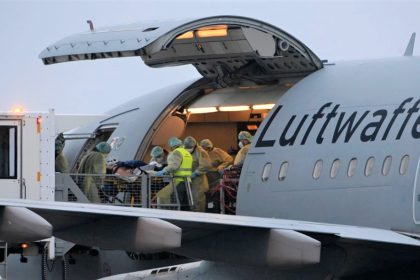 Bundeswehr fliegt Corona-Intensivpatienten aus