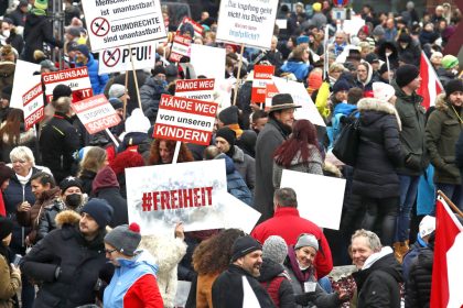 Zehntausende Österreicher demonstrieren gegen Impfpflicht