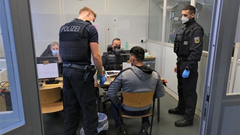 Frankfurter Polizei befragte einen Asylbewerber