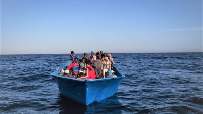 NGO-Schiff nimmt über 460 Bootsmigranten vor der libyschen Küste auf