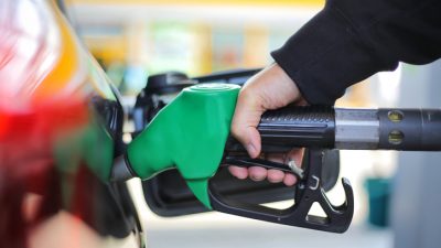 Oberster Verbraucherschützer fordert Ausgleich für Benzinkosten
