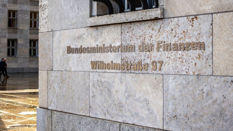 Bürgerbewegung verklagt Finanzministerium von Olaf Scholz