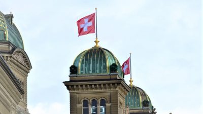 Schweiz: Streit um Covid-19-Gesetz