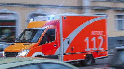 Hohenfels: Auto fährt in Menschengruppe – Ein Toter, zwei Schwerverletzte