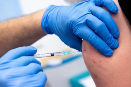 Nach Pfizer-Impfung: Berliner Sängerin kämpft gegen seltenes Syndrom