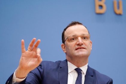 “Brocken im Impfgetriebe” – Scharfe Kritik an Spahns Biontech-Deckelung