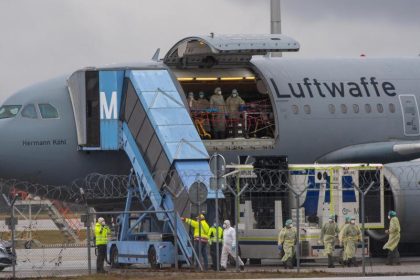 Luftwaffe fliegt Corona-Patienten aus Bayern aus