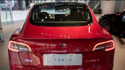 Tesla ruft rund eine halbe Million Autos zurück