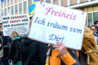 Corona-Proteste: Strobl verteidigt Polizei – „Lügenpresse“-Parolen vor ZDF-Studio