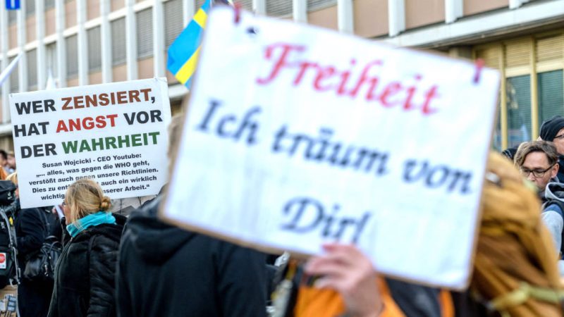 Corona-Proteste: Strobl verteidigt Polizei – „Lügenpresse“-Parolen vor ZDF-Studio