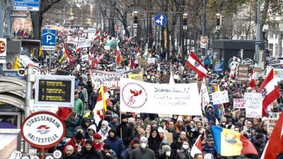 Mehr als 40.000 Menschen demonstrieren in Wien gegen Corona-Maßnahmen