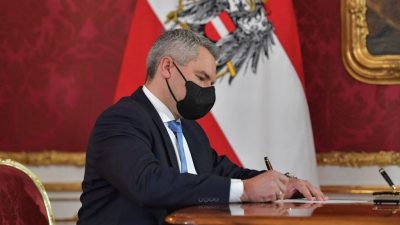 Neues Kabinett unter Kanzler Nehammer in Österreich vereidigt