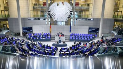 Bundestag diskutiert in Sondersitzung über Sanktionen