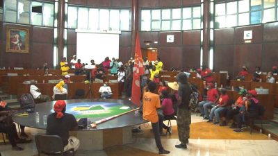 Impfpflicht-Gegner besetzen Parlament von Guadeloupe
