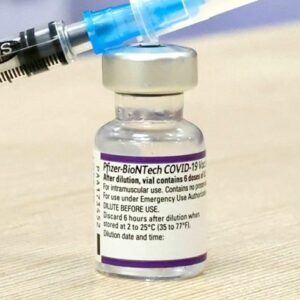 „Schwere fieberhafte Reaktion“ nach COVID-19-Impfung: Betroffene erhalten Entschädigung