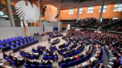 Bundestag berät über Impfpflicht für Personal in Kliniken