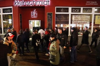 „Kannst die Maske abnehmen“ – ein Café im Widerstand