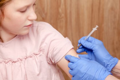 „Hier gilt für mich die Alarmstufe Rot“ – Rechtsanwalt über Kindertodesfälle nach Impfung