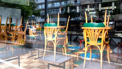 Corona-Notbremse: Karlsruhe billigt Restaurant-Schließungen