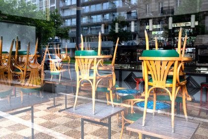 Corona-Notbremse: Karlsruhe billigt Restaurant-Schließungen