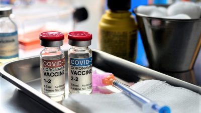 Debatte um Impfpflicht: „Hanebüchene Vorschläge, unmoralischer Druck“