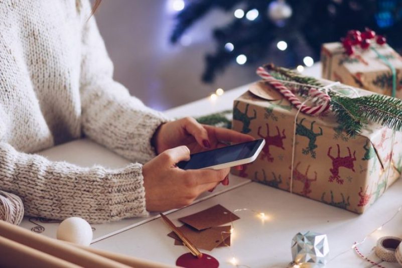 Jeder vierte Haushalt setzt Heiligabend auf Smartphone-Verbot