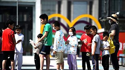Chinas Staatsmedien: KP-Mitglieder sollen drei Kinder zeugen