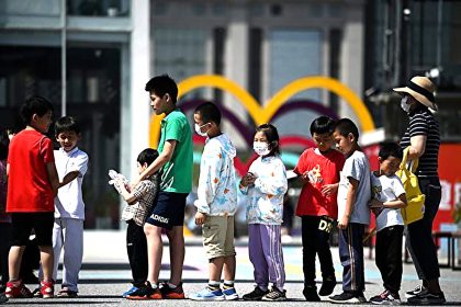 Chinas Staatsmedien: KP-Mitglieder sollen drei Kinder zeugen