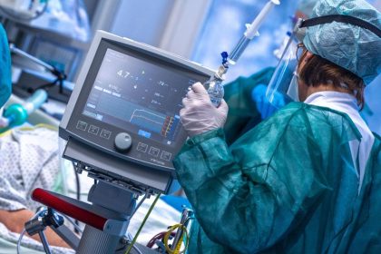 Abbau von Intensivbetten in der Pandemie – Covid-Patientenzahl halbiert