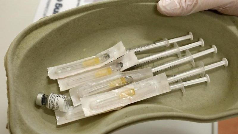 GKV hält geplante allgemeine Impfpflicht für nicht umsetzbar – aus Papiermangel