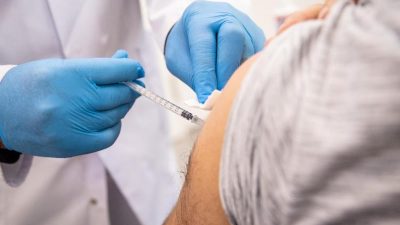 Impfschutz gegen Omikron verringert