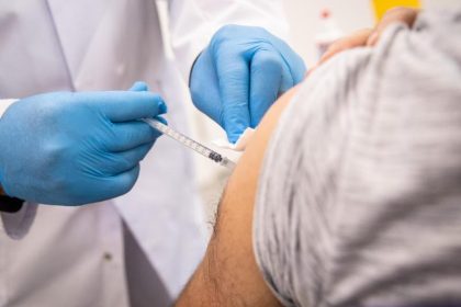 Impfschutz gegen Omikron verringert