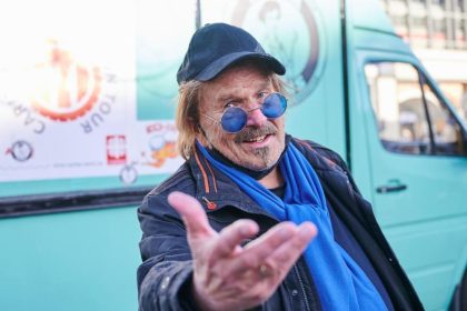 Weihnachtsaktion: Frank Zander verteilt Essen an Bedürftige