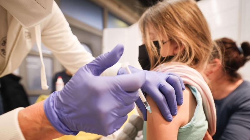 Antrag auf Impfzulassung für Kleinkinder durch Pfizer zurückgezogen