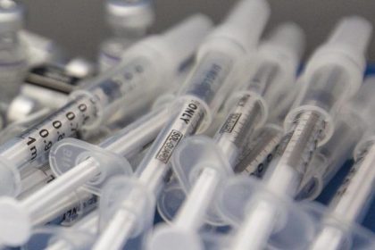 STIKO empfiehlt vierte Impfung für Ältere und Novavax für Erwachsene