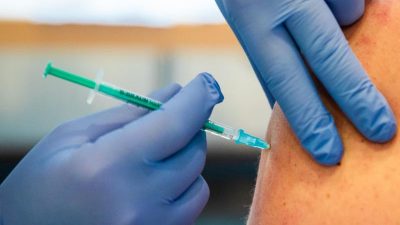 Regierung will bis Ende Januar 80-Prozent-Impfquote