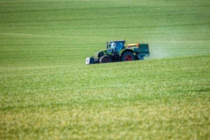 EU-Parlament: CO2-Grenzabgabe verändert – Zölle auf Düngemittel aus Russland beschlossen