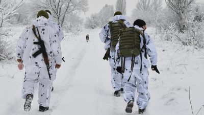 Biden will Truppen nach Osteuropa verlegen – aber „nicht zu viele“
