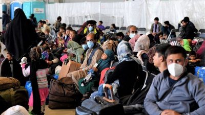 Bundesregierung fliegt wöchentlich gut 200 Afghanen nach Deutschland