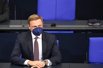 Lindner: Staat sollte Gesamtbevölkerung innerhalb eines Monats impfen können