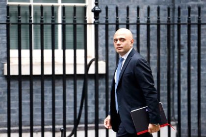 „Großbritannien muss versuchen, mit Covid-19 zu leben“