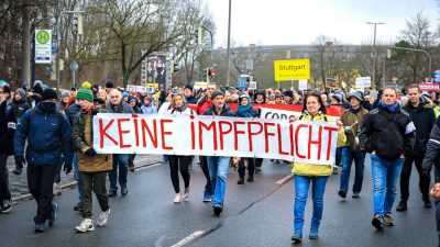 Zehntausende bei bundesweiten Protesten gegen Corona-Regeln