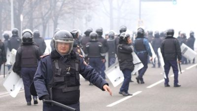 Tokajew verspricht volle Härte gegen Proteste – Moskau schickt „Friedenstruppen“