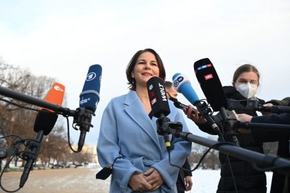 Baerbock erneuert vor Olympischen Winterspielen Kritik an Peking