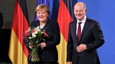 Von Merkel zu Scholz: Vertrauen in neuen Bundeskanzler bricht ein
