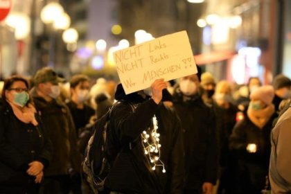 Bundesweit demonstrieren Menschen gegen die Corona-Politik