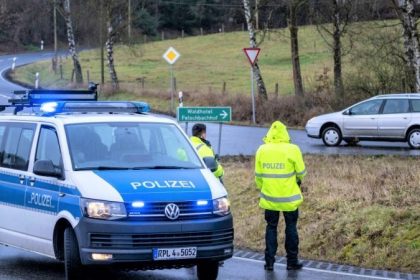 Zwei Polizisten bei Fahrzeugkontrolle erschossen