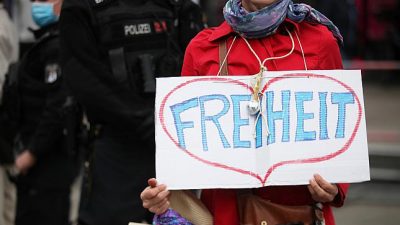 Berlins Innensenatorin kritisiert Corona-„Spaziergänger“