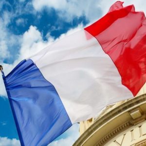 Politische Krise in Frankreich: Le Pen plant mit Linken Regierung zu Fall zu bringen