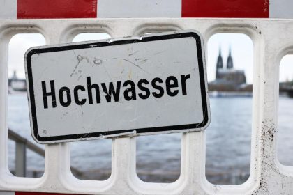 Scheitel von Rhein-Hochwasser für den Abend erwartet